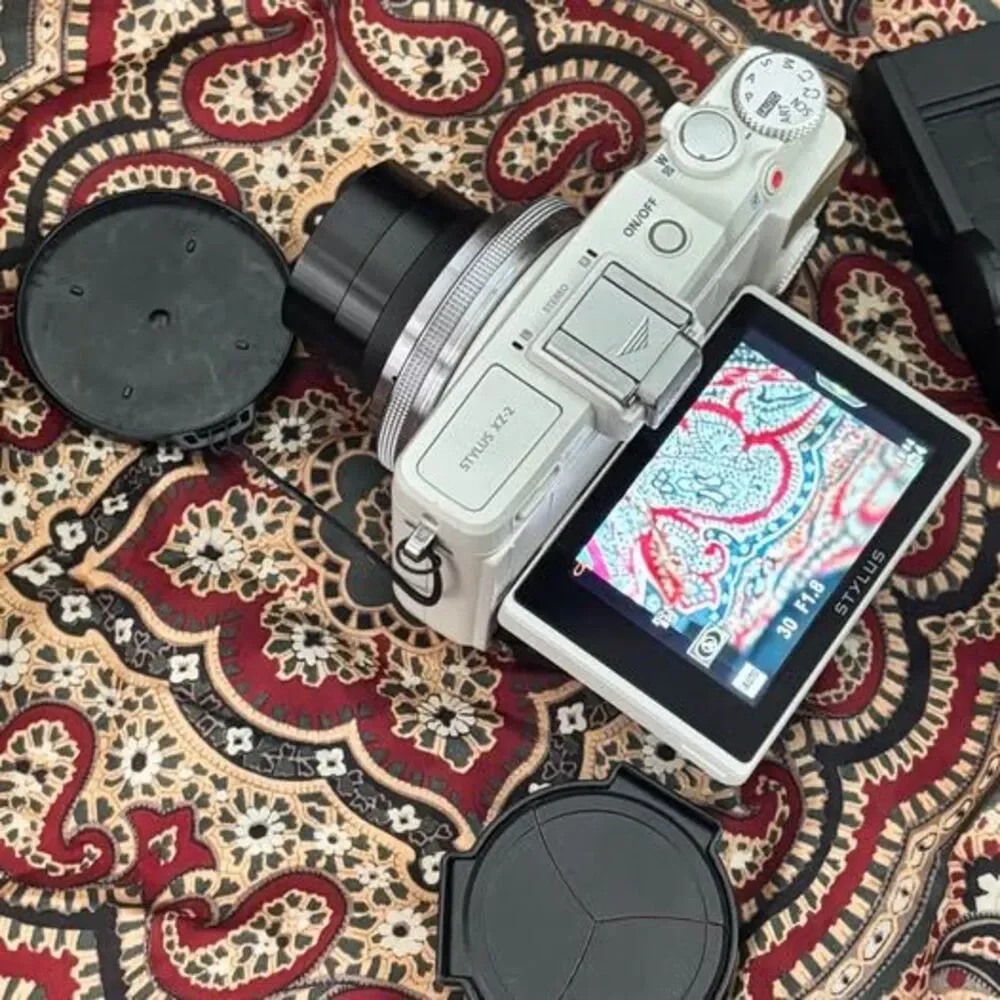 OLYMPUS Stylus XZ-2 White 12.0MP 4x Digital Camera